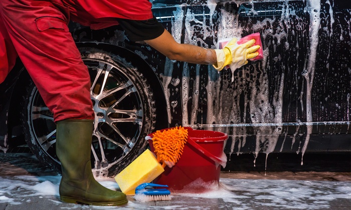 Lavado exterior profesional de coche